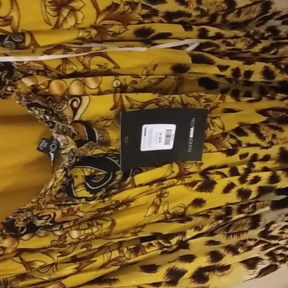 Fashion Nova ancient Rome print maxi dress - Picture 5 of 7